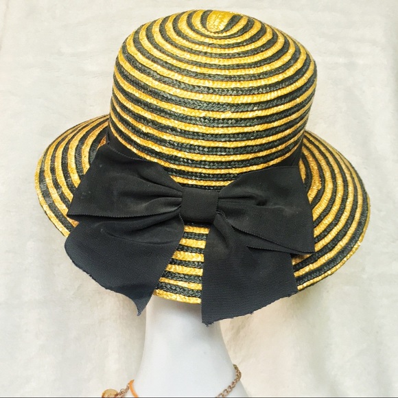 Vintage Accessories - Vintage Natural and Black Straw Brimmed Hat w/ Bow